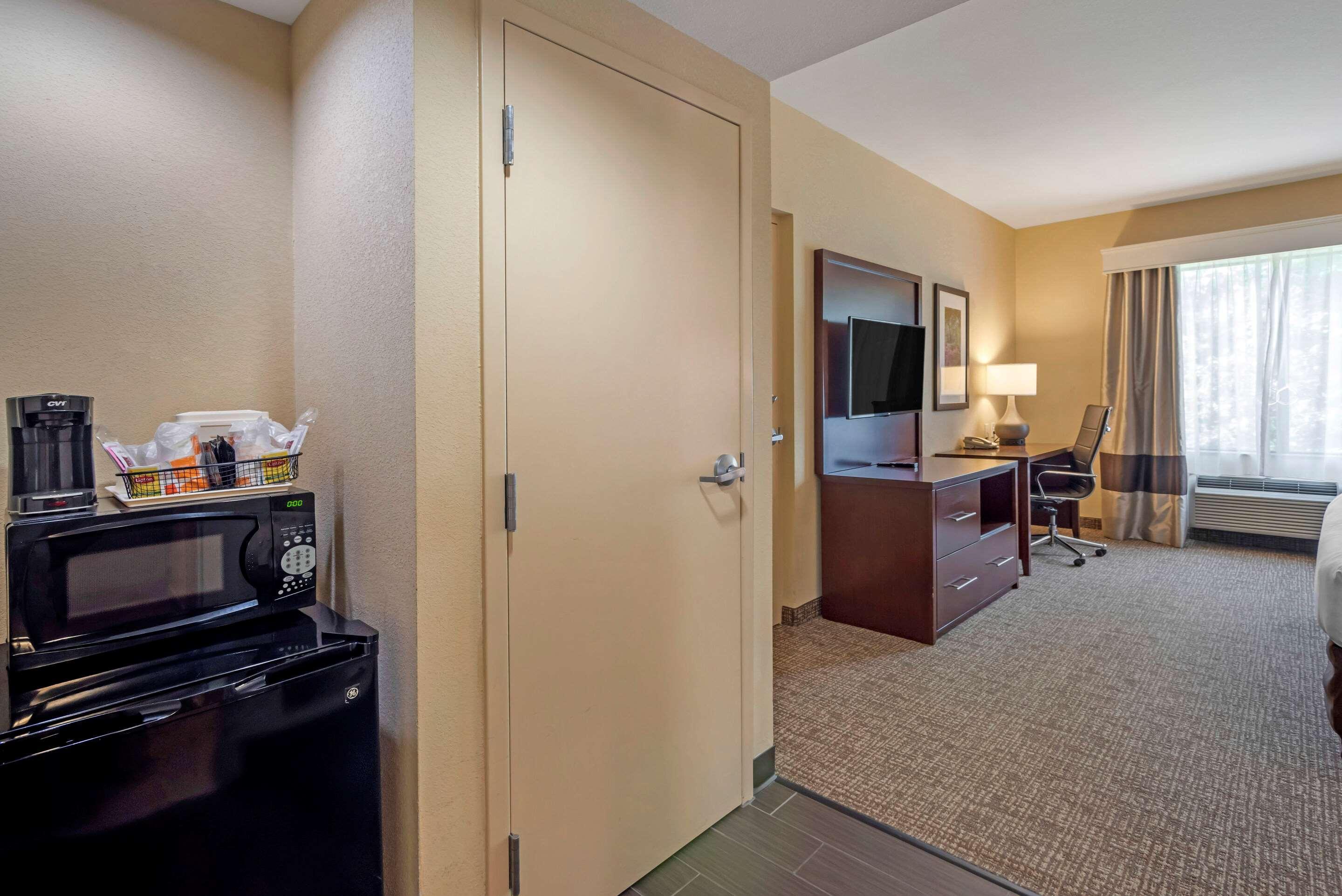 Comfort Suites Fredericksburg North Екстериор снимка